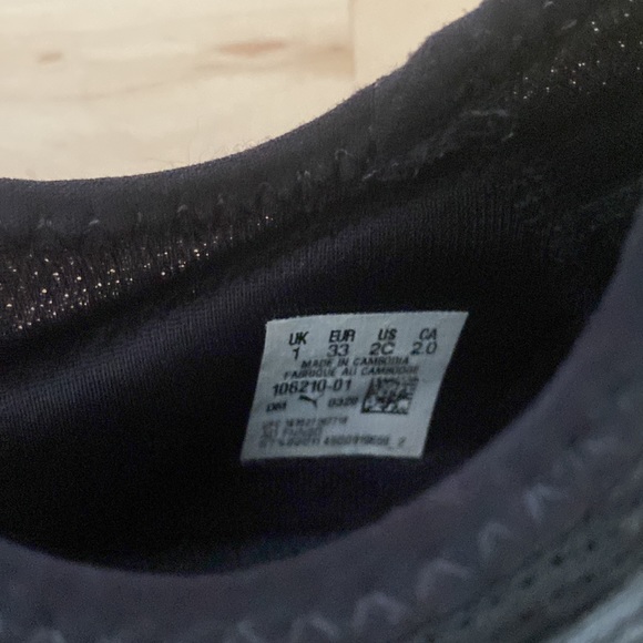 Kids Puma Soccer Shoes - good used condition - Picture 3 of 3